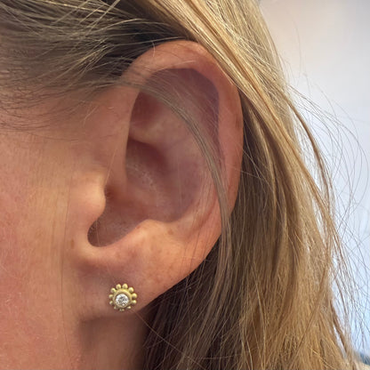 palace studs with 2.5 mm diameter diamonds