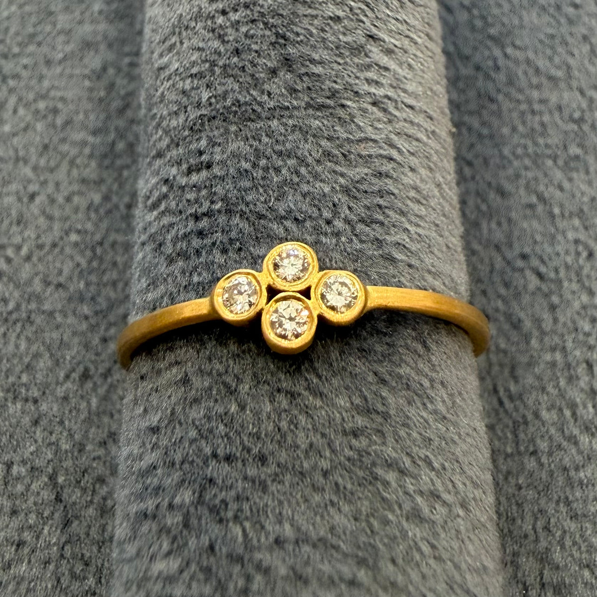 teeny ring - quadruple cluster with 2 pt diamonds