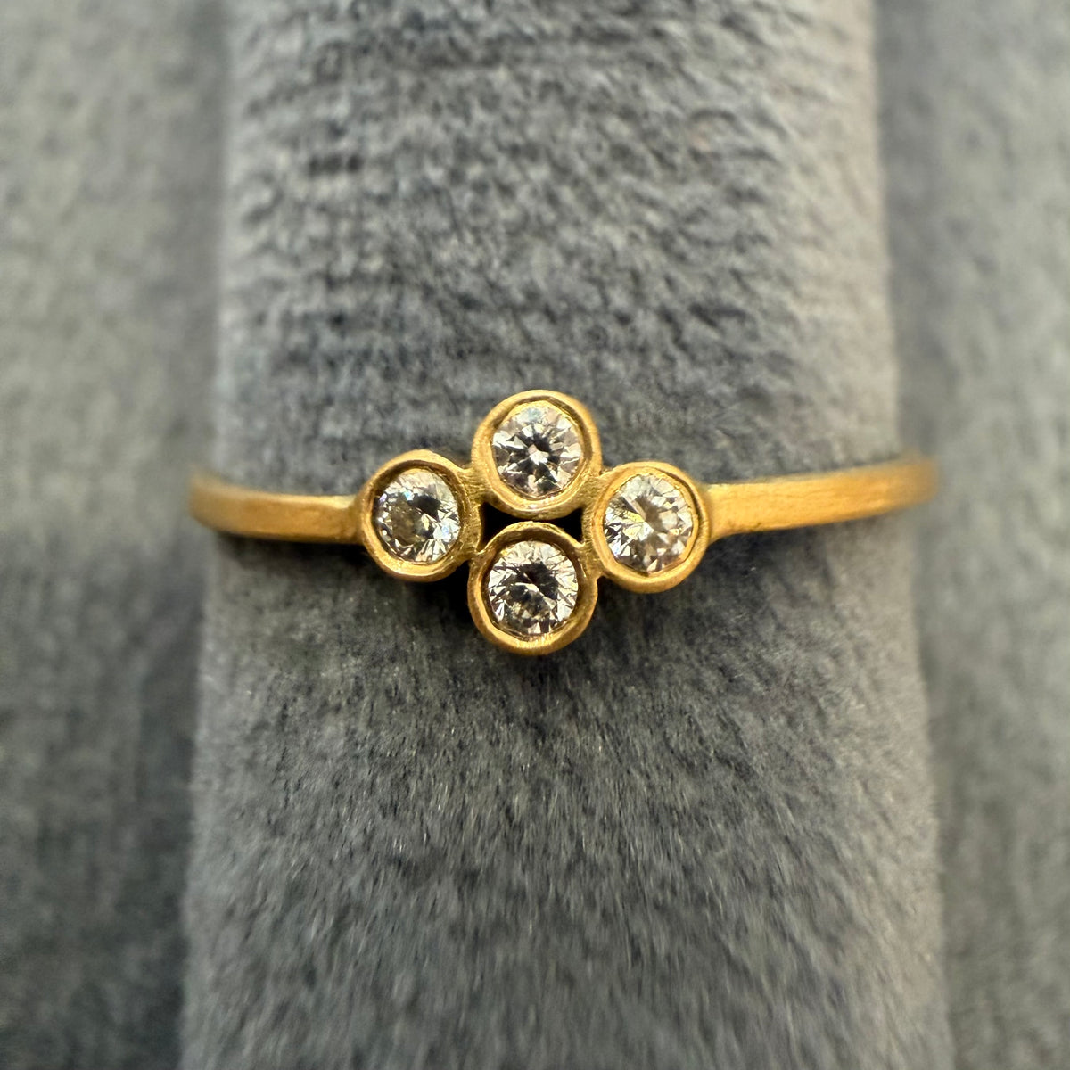 teeny ring - quadruple cluster with 2 pt diamonds
