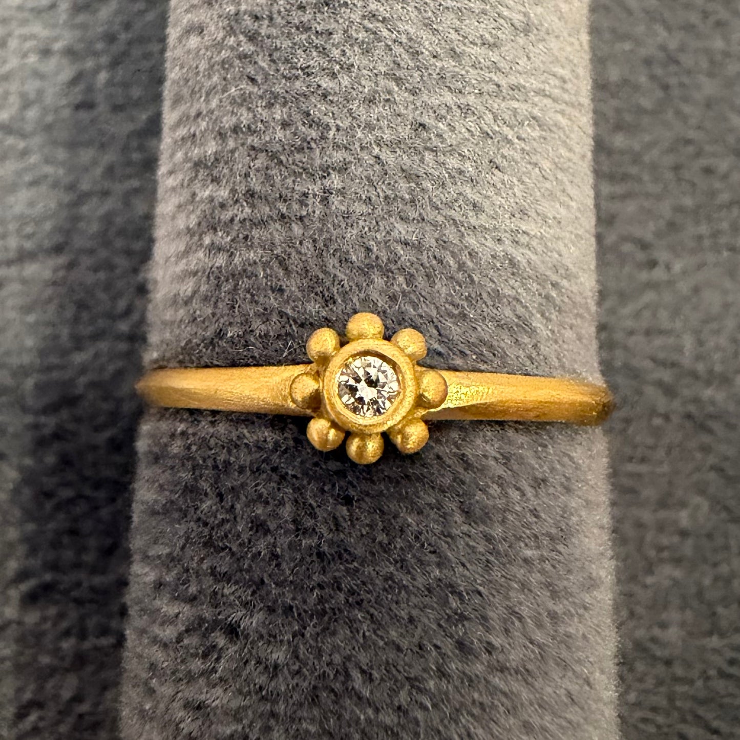 palace ring with 2mm diamond