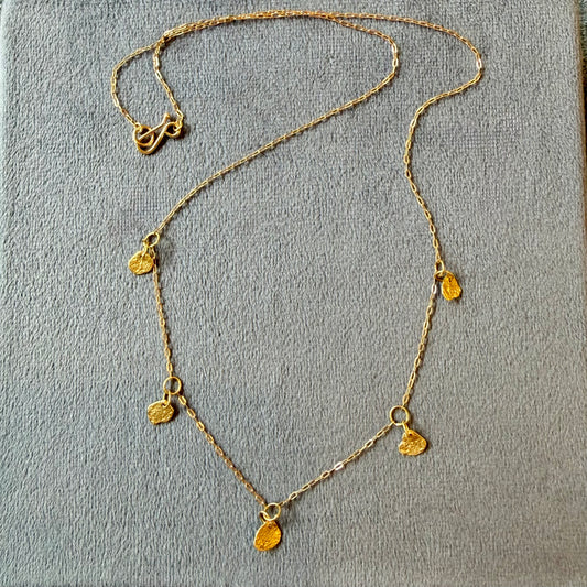 station necklace with kelp
