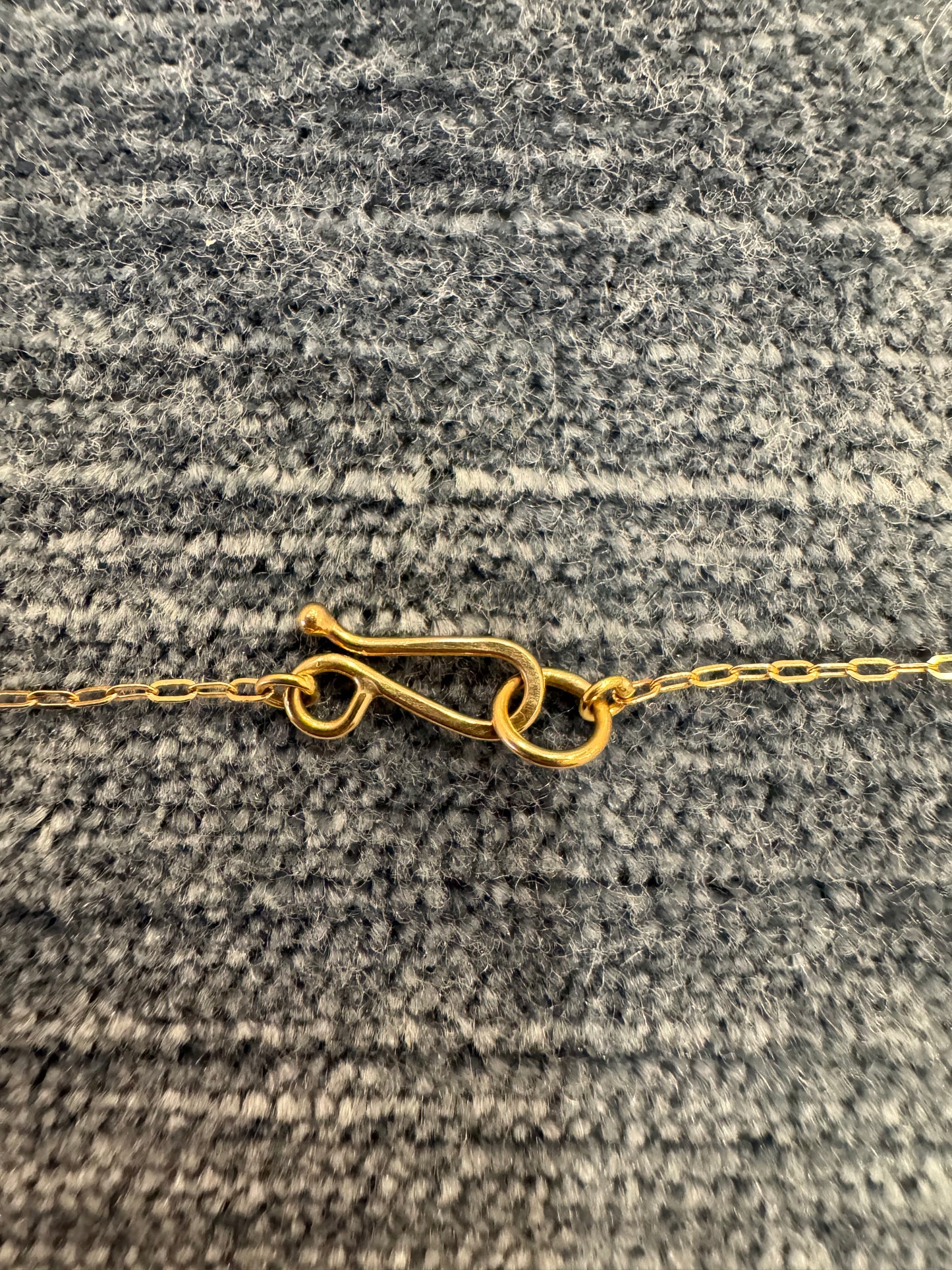 station necklace with kelp
