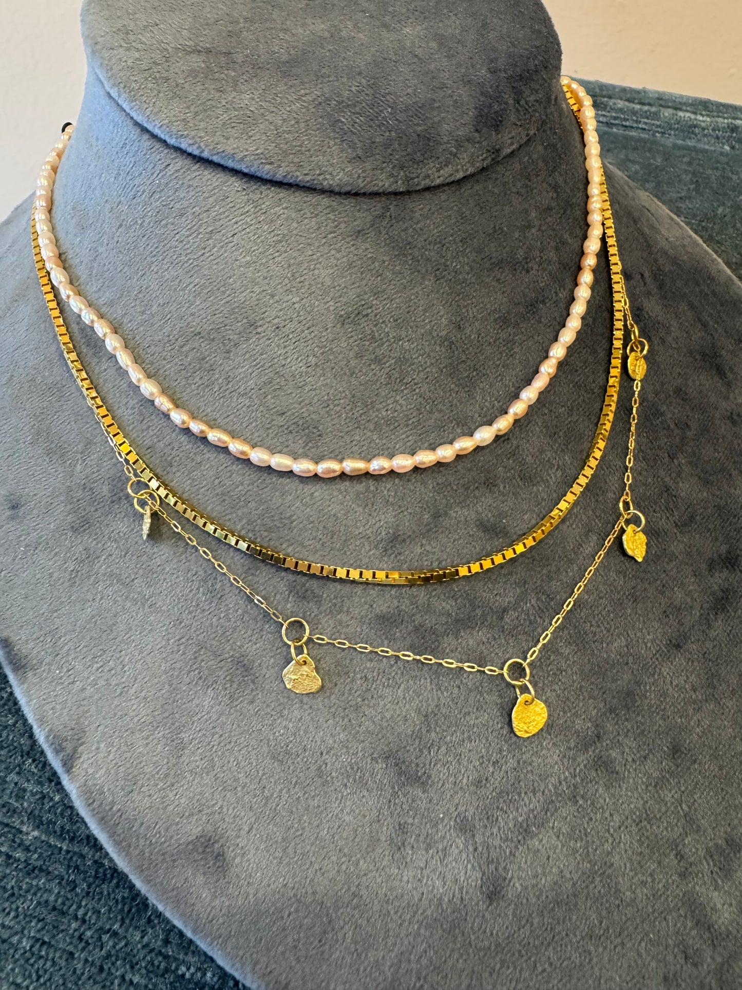 station necklace with kelp