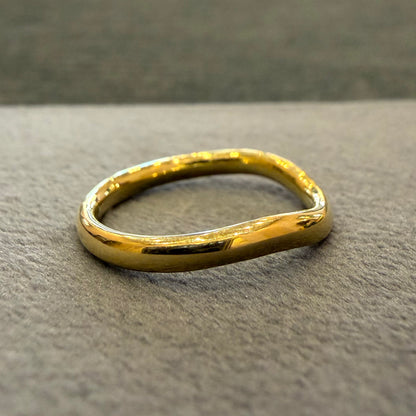 curved plum band