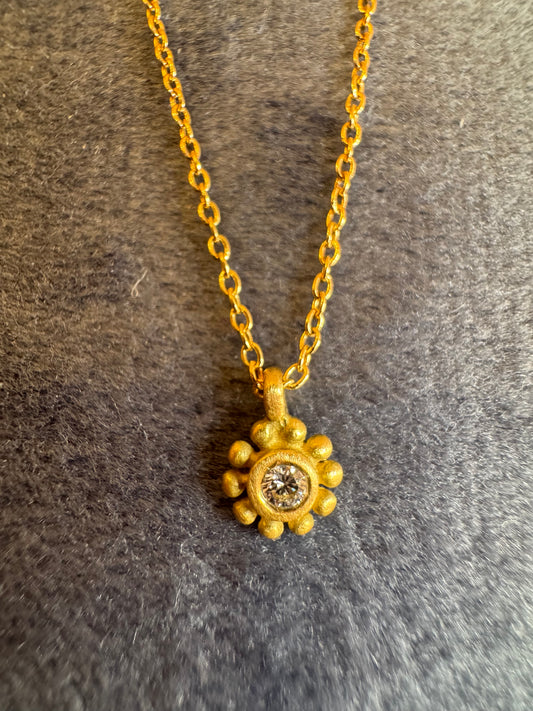 palace pendant with tiny diamond