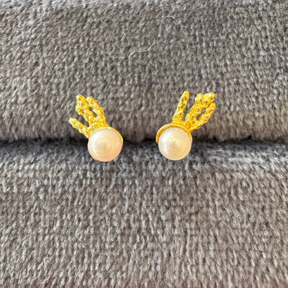 moonbeam pearl studs
